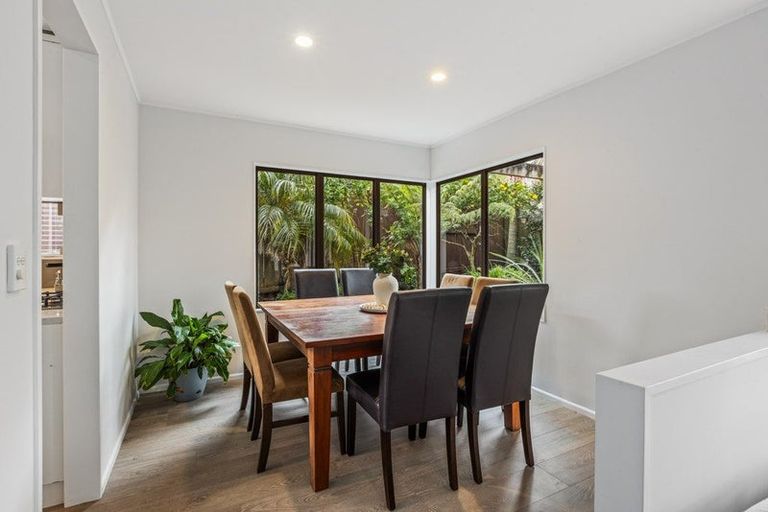 Photo of property in 6 Rathmullen Place, Pinehill, Auckland, 0632