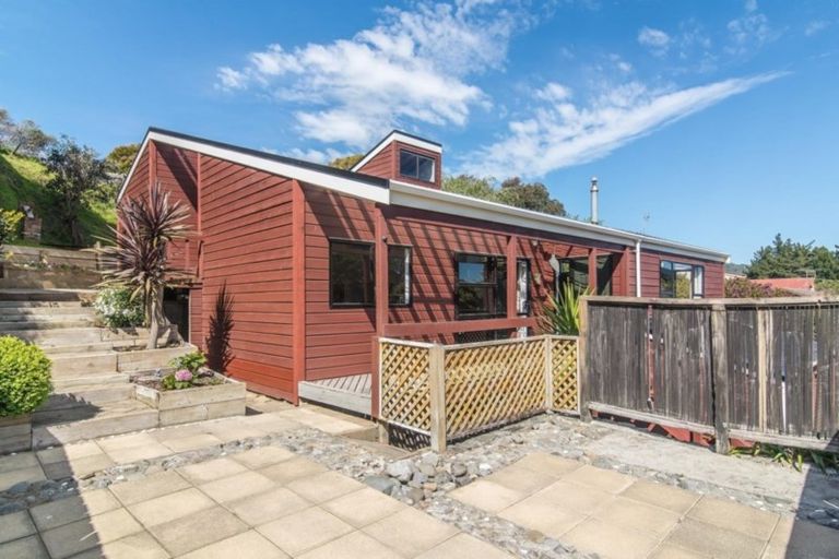 Photo of property in 42 Weggery Drive, Waikanae Beach, Waikanae, 5036