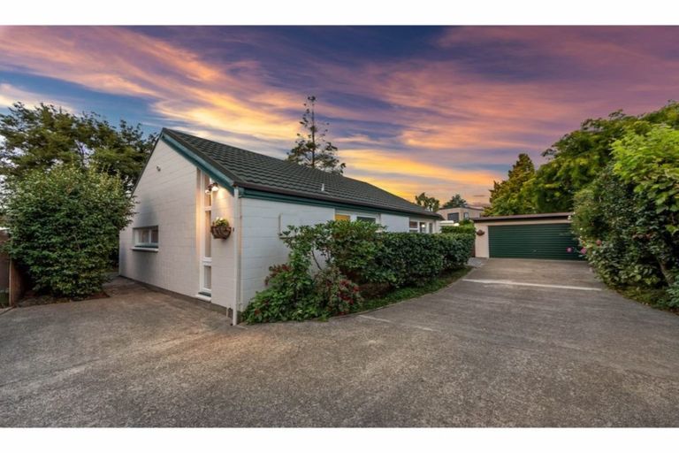 Photo of property in 22 Tuirau Place, Ilam, Christchurch, 8041