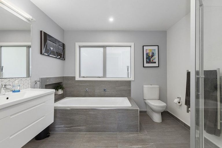 Photo of property in 405b Karori Road, Karori, Wellington, 6012