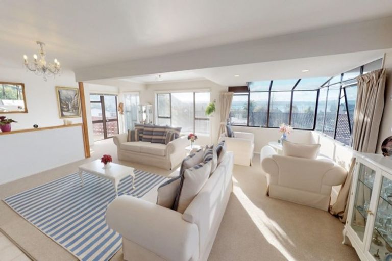 Photo of property in 2 Leo Place, Kawaha Point, Rotorua, 3010