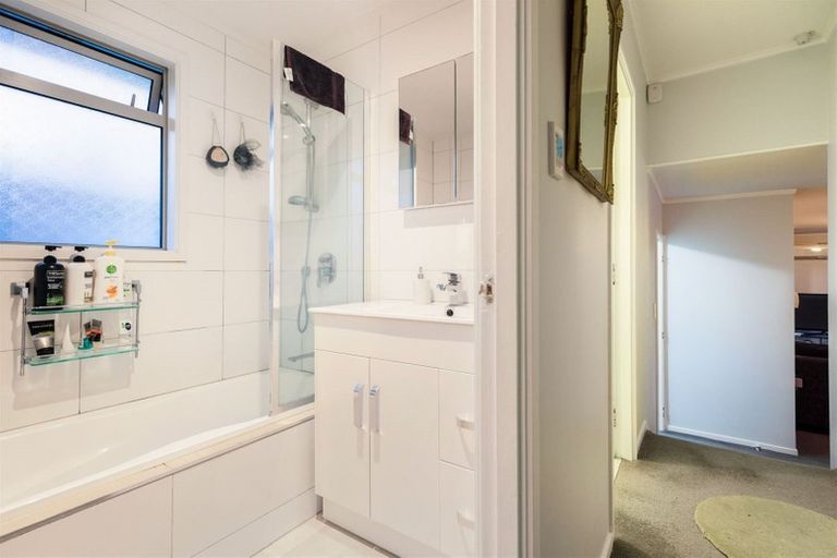 Photo of property in 61 Sunline Avenue, Massey, Auckland, 0614