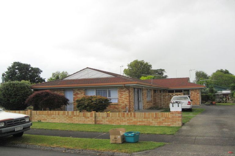 Photo of property in 8b Glengowan Place, Conifer Grove, Takanini, 2112