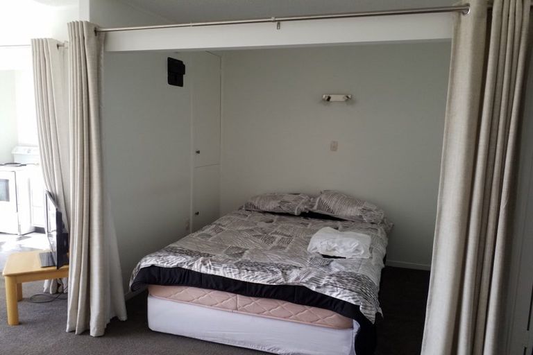 Photo of property in Churchill Flats, 213 The Terrace, Wellington Central, Wellington, 6011