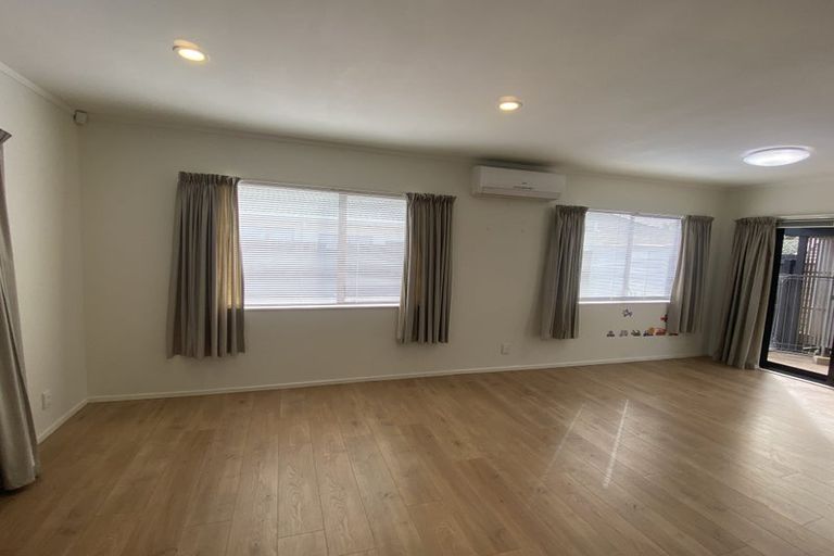 Photo of property in 21 Septimus Place, Henderson, Auckland, 0612
