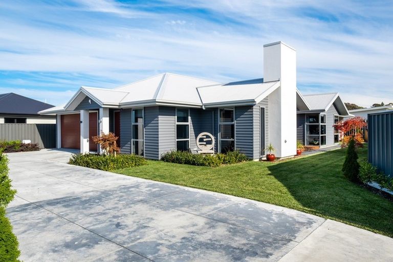 Photo of property in 11 Benmore Place, Poraiti, Napier, 4112