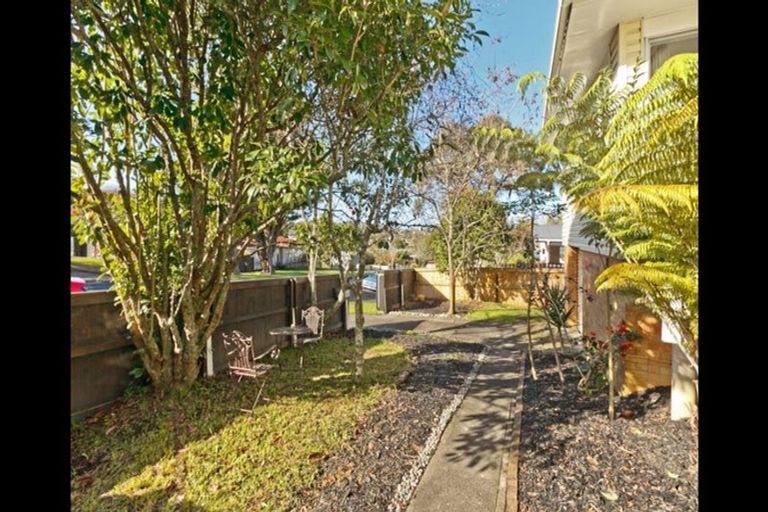 Photo of property in 1/28 Sequoia Place, Sunnynook, Auckland, 0620