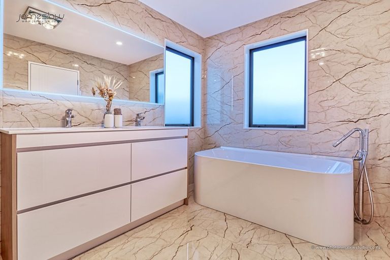 Photo of property in 52 Blacks Road, Greenhithe, Auckland, 0632