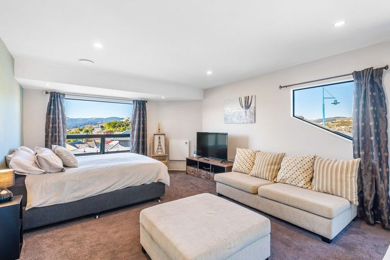 Photo of property in 12 The Topdeck, Whitby, Porirua, 5024