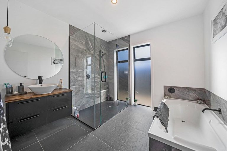 Photo of property in 11 Magnetic Place, Cromwell, 9310