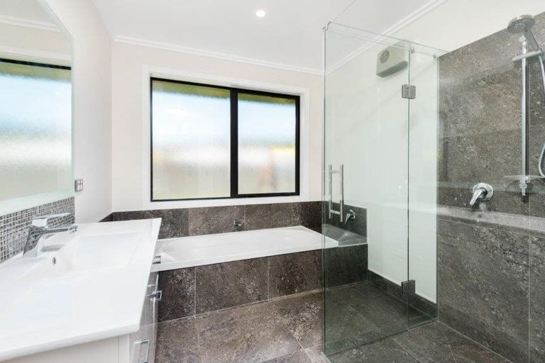 Photo of property in 16 Alice Burn Drive, Luggate, Cromwell, 9383