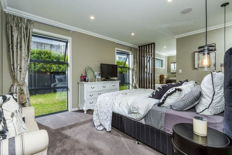 Photo of property in 1 Eric Farley Drive, Kumeu, 0810