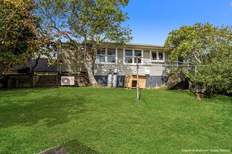 Photo of property in 10 Awaroa Road, Sunnyvale, Auckland, 0612