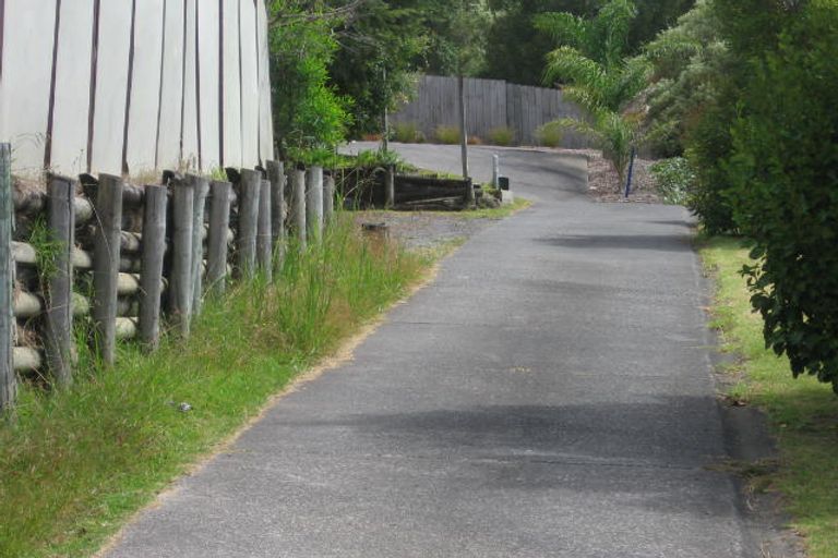 Photo of property in 2/15 Theban Place, Totara Vale, Auckland, 0629