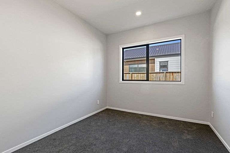 Photo of property in 11 Lewis Younie Road, Kumeu, 0810