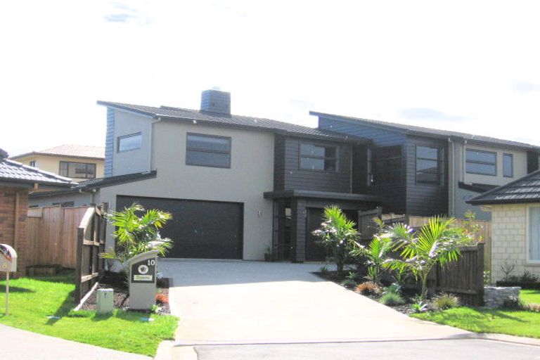 Photo of property in 10 Bowmore Close, Flat Bush, Auckland, 2016