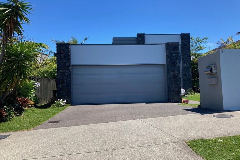Photo of property in 7 Merani Street, Narrow Neck, Auckland, 0622