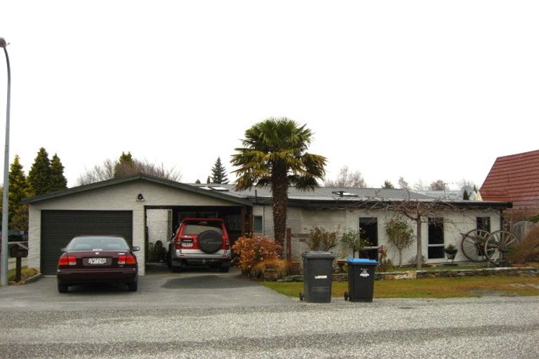 Photo of property in 17 Inverness Crescent, Arrowtown, 9302