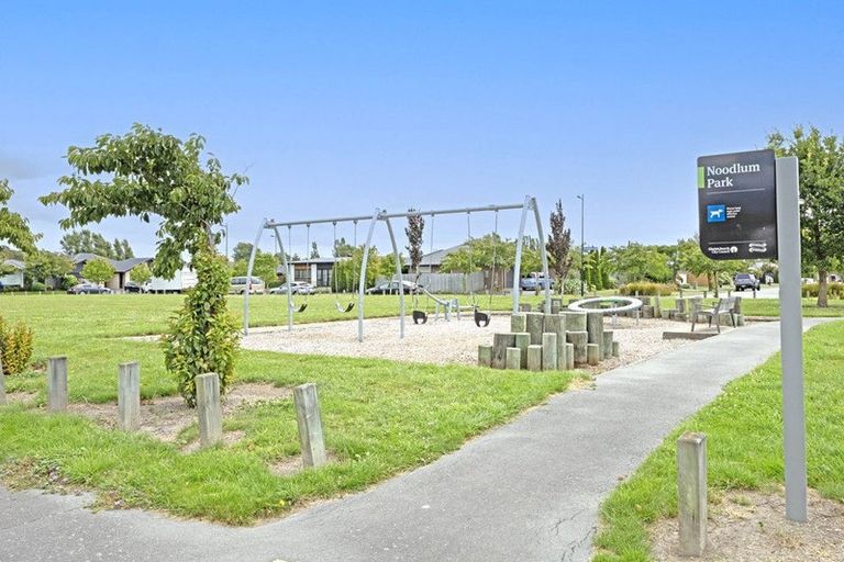 Photo of property in 1 Robalan Close, Halswell, Christchurch, 8025