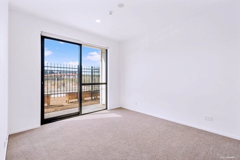 Photo of property in Apollo Apartments, 5/46g Rosedale Road, Rosedale, Auckland, 0632