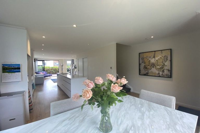 Photo of property in 1 Seafarer Crescent, Stanmore Bay, Whangaparaoa, 0932