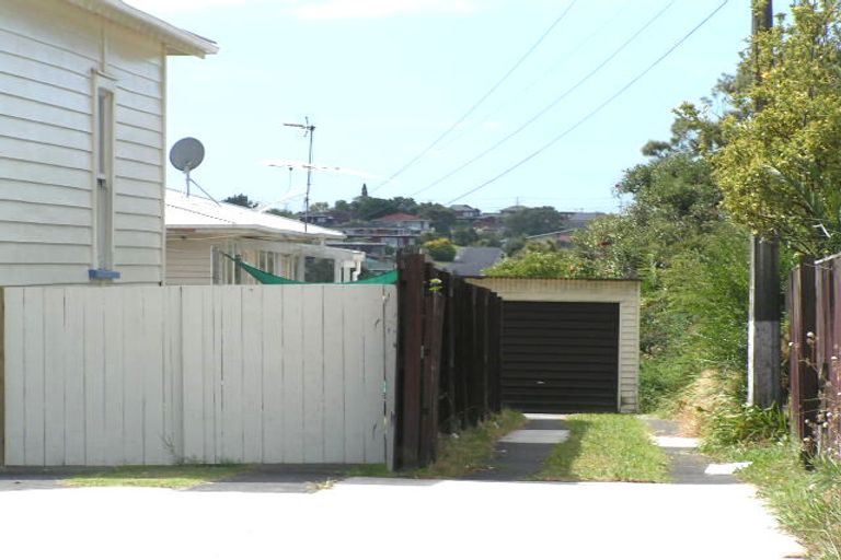 Photo of property in 111a Onewa Road, Northcote, Auckland, 0627