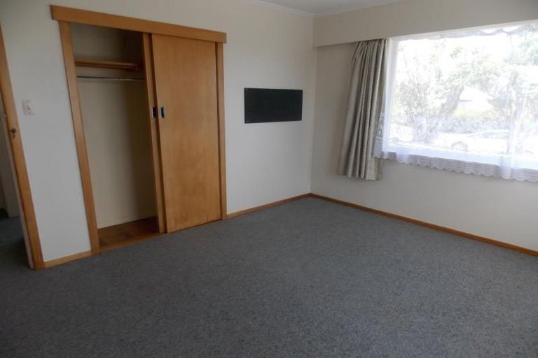 Photo of property in 15 Bancroft Terrace, Newlands, Wellington, 6037
