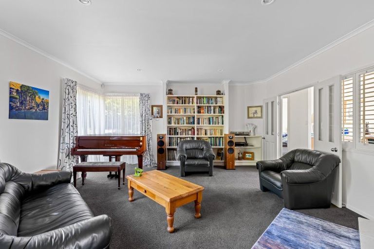 Photo of property in 85 Whangaparaoa Road, Red Beach, 0932