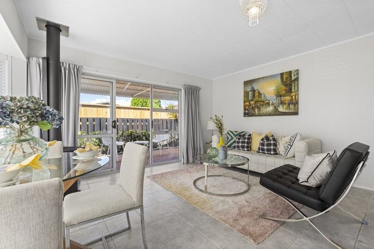 Photo of property in 1/83 Centreway Road, Orewa, 0931