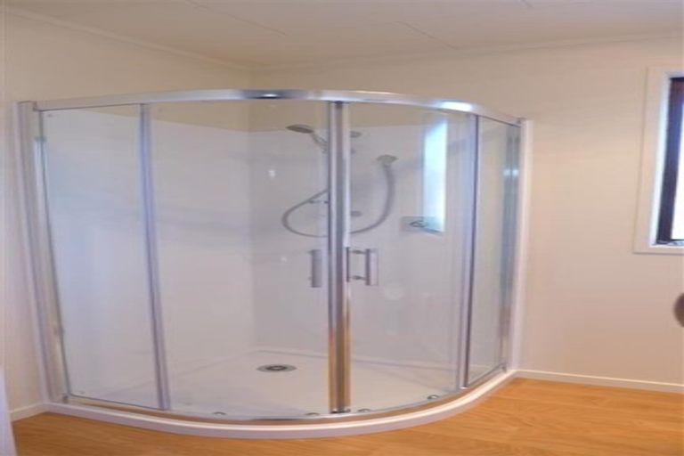 Photo of property in 18 Glen Close, Glen Eden, Auckland, 0602