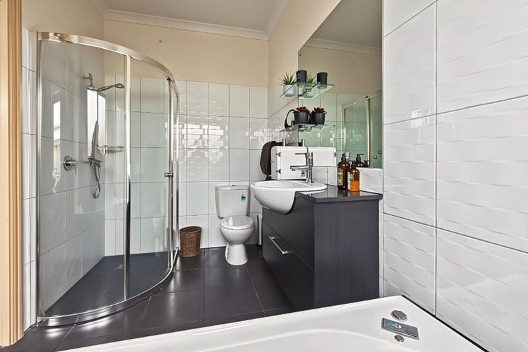 Photo of property in 38 Aikmans Road, Merivale, Christchurch, 8014