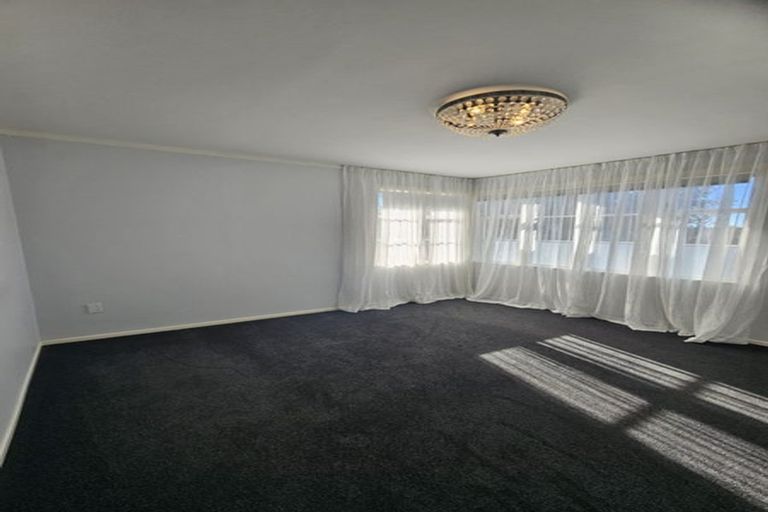 Photo of property in 2a Rewa Street, New Lynn, Auckland, 0600