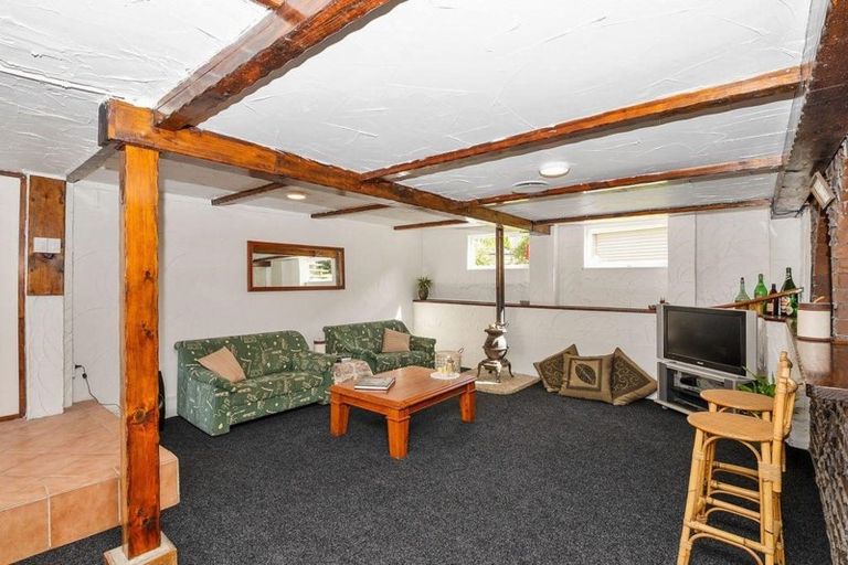 Photo of property in 11 Tiroroa Avenue, Te Atatu South, Auckland, 0610