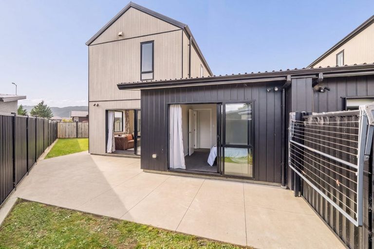 Photo of property in 52 Mawai Hakona Drive, Wallaceville, Upper Hutt, 5018