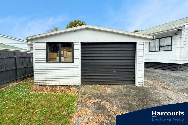 Photo of property in 124 Moire Road, West Harbour, Auckland, 0618