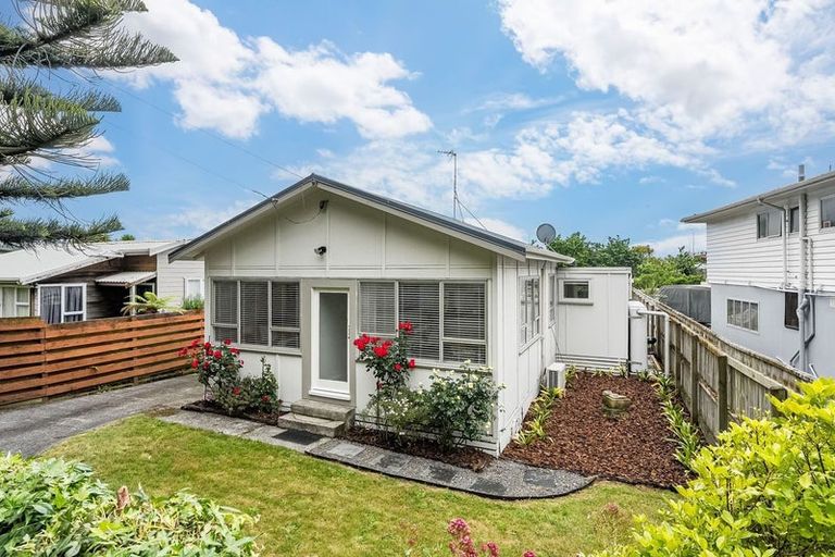 Photo of property in 27 Paremata Crescent, Paremata, Porirua, 5024