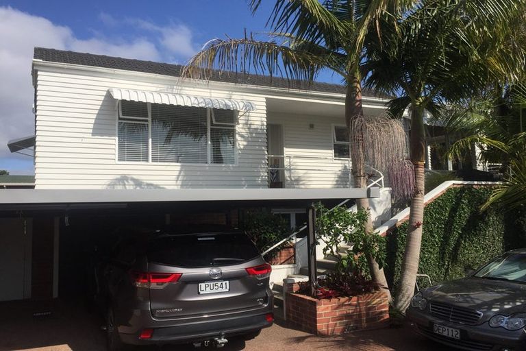 Photo of property in 1/1 Sylvan Park Avenue, Milford, Auckland, 0620