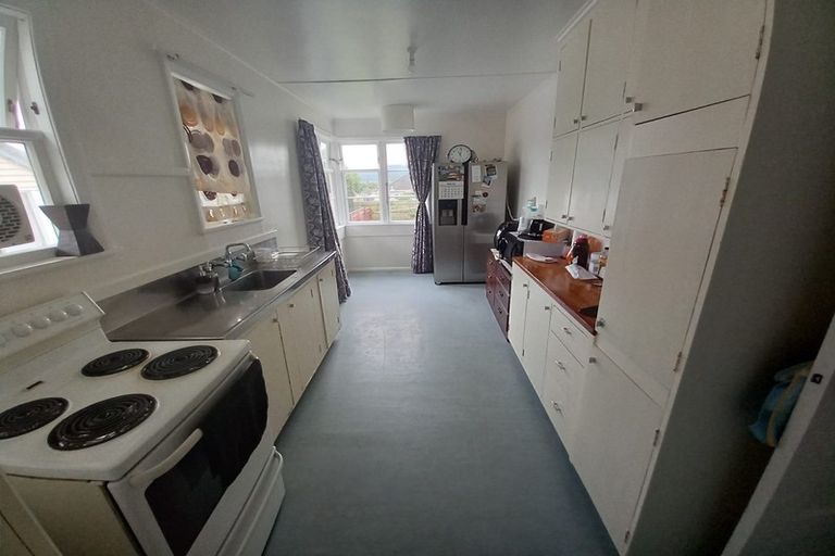 Photo of property in 90 Wilkie Crescent, Naenae, Lower Hutt, 5011