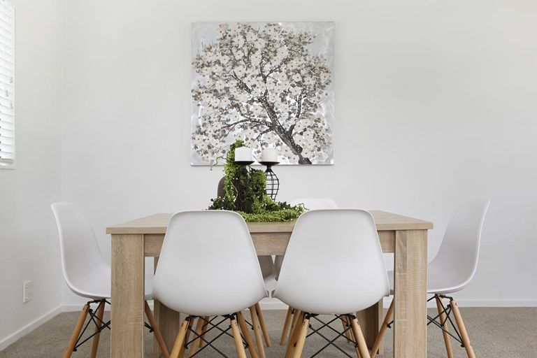 Photo of property in 2 Longview Rise, Massey, Auckland, 0614