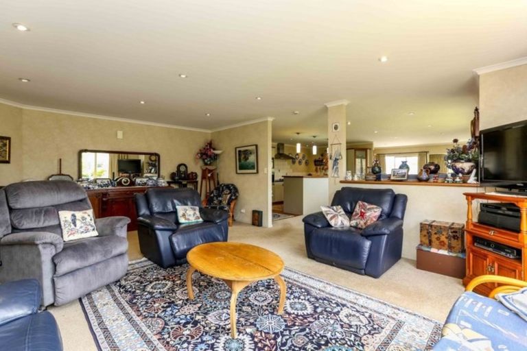 Photo of property in 1 Orlando Close, Frankleigh Park, New Plymouth, 4310