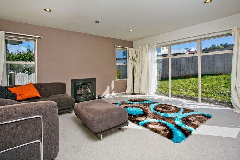Photo of property in 14c Baulcomb Parade, Windsor Park, Auckland, 0632