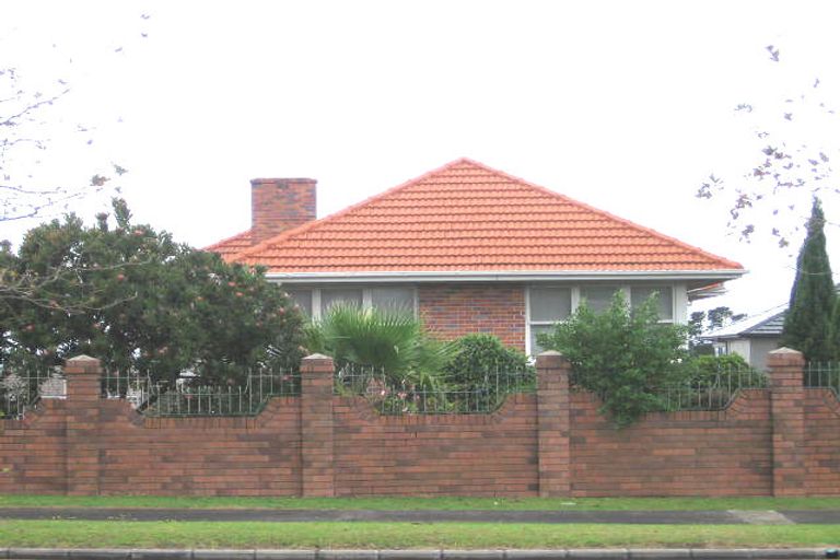 Photo of property in 4315 Great North Road, Glendene, Auckland, 0602