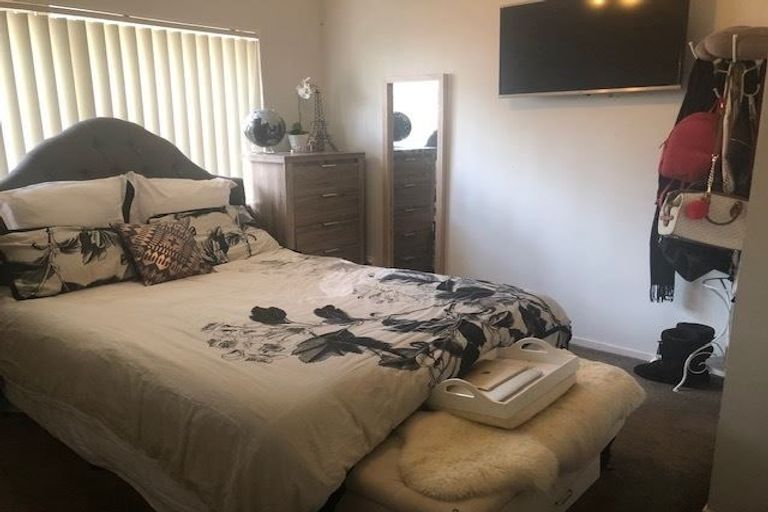 Photo of property in 27 Nicholas Gibbons Drive, Clendon Park, Auckland, 2103