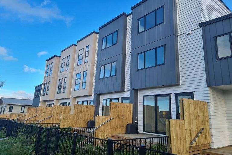 Photo of property in 11/122 Pooks Road, Ranui, Auckland, 0612