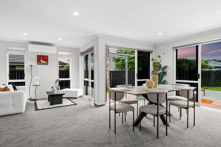 Photo of property in 18 Huntington Park Drive, Greenhithe, Auckland, 0632