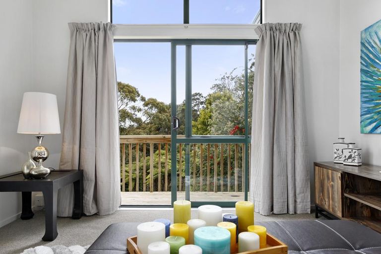 Photo of property in 2 Longview Rise, Massey, Auckland, 0614