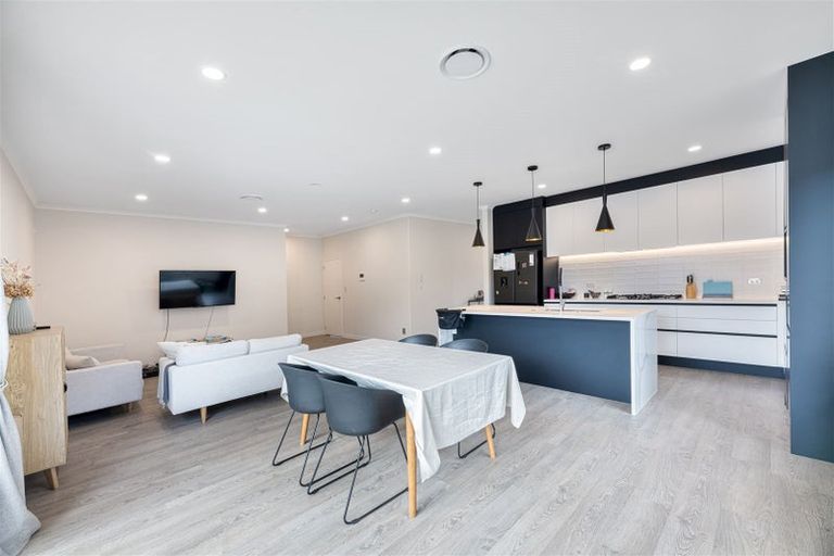 Photo of property in 13 Walter Ruddock Avenue, Kumeu, 0810