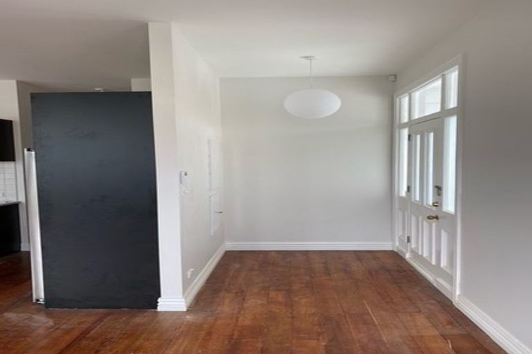 Photo of property in 68 Northland Road, Northland, Wellington, 6012