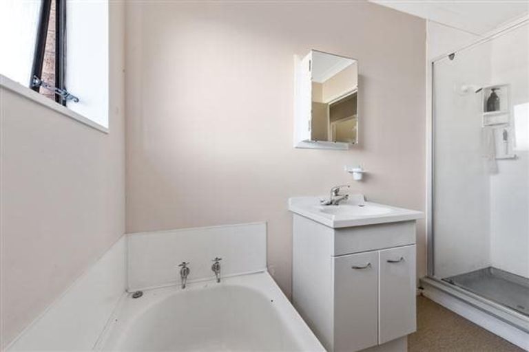 Photo of property in 2/6 Kennington Drive, Clendon Park, Auckland, 2103