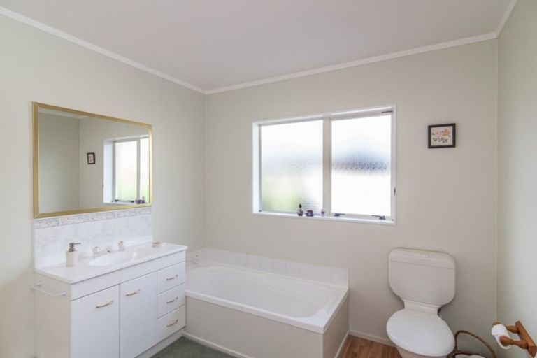 Photo of property in 19 Sunburst Court, Paraparaumu Beach, Paraparaumu, 5032